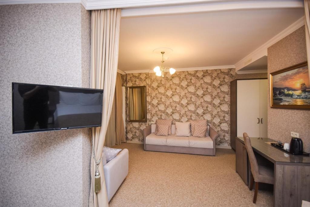 هتل اولد گاردن باتومی